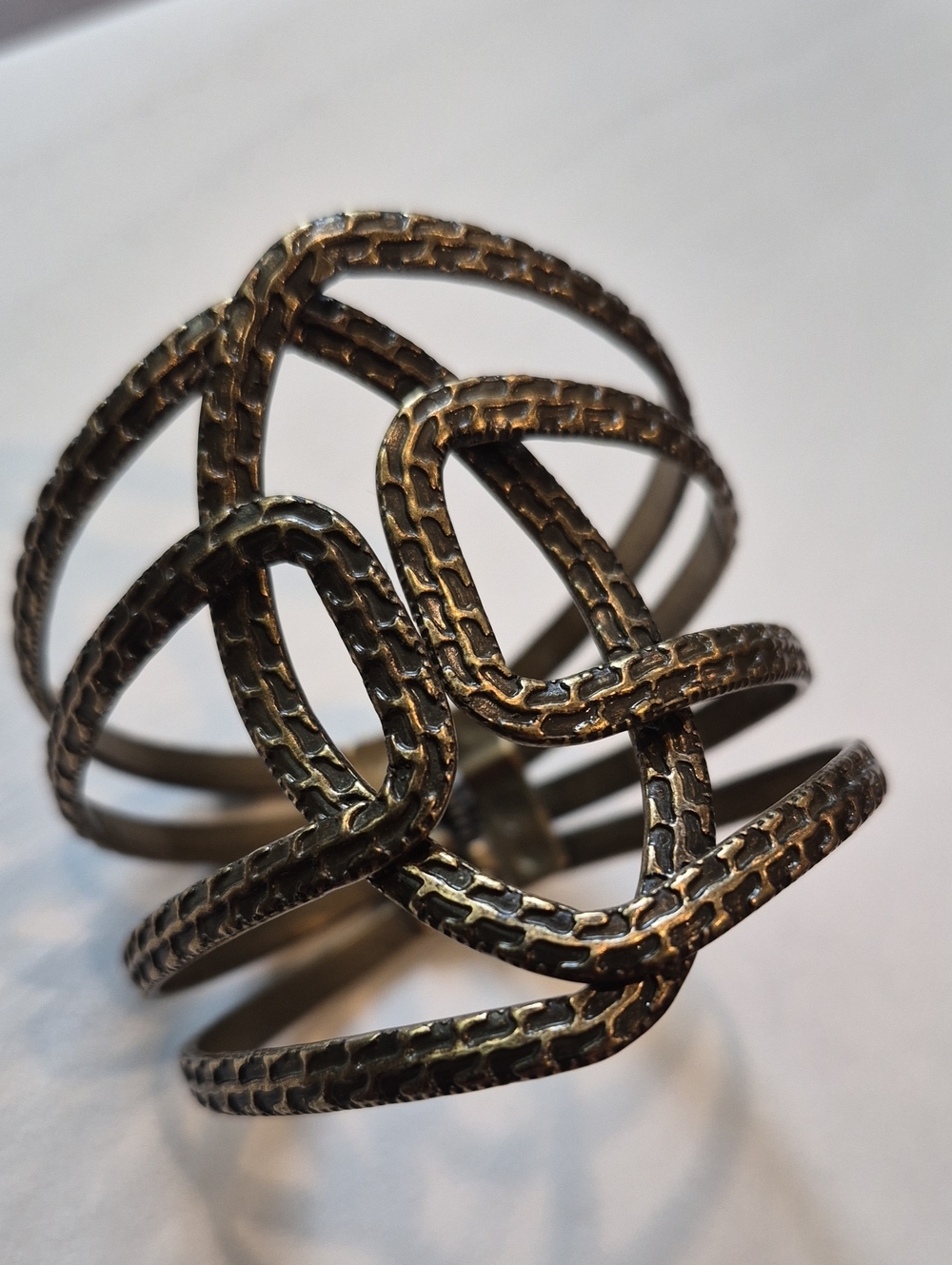 Vtg Textured Antique Bronze Tone Hinged Cuff Bracelet - Picture 4 of 12